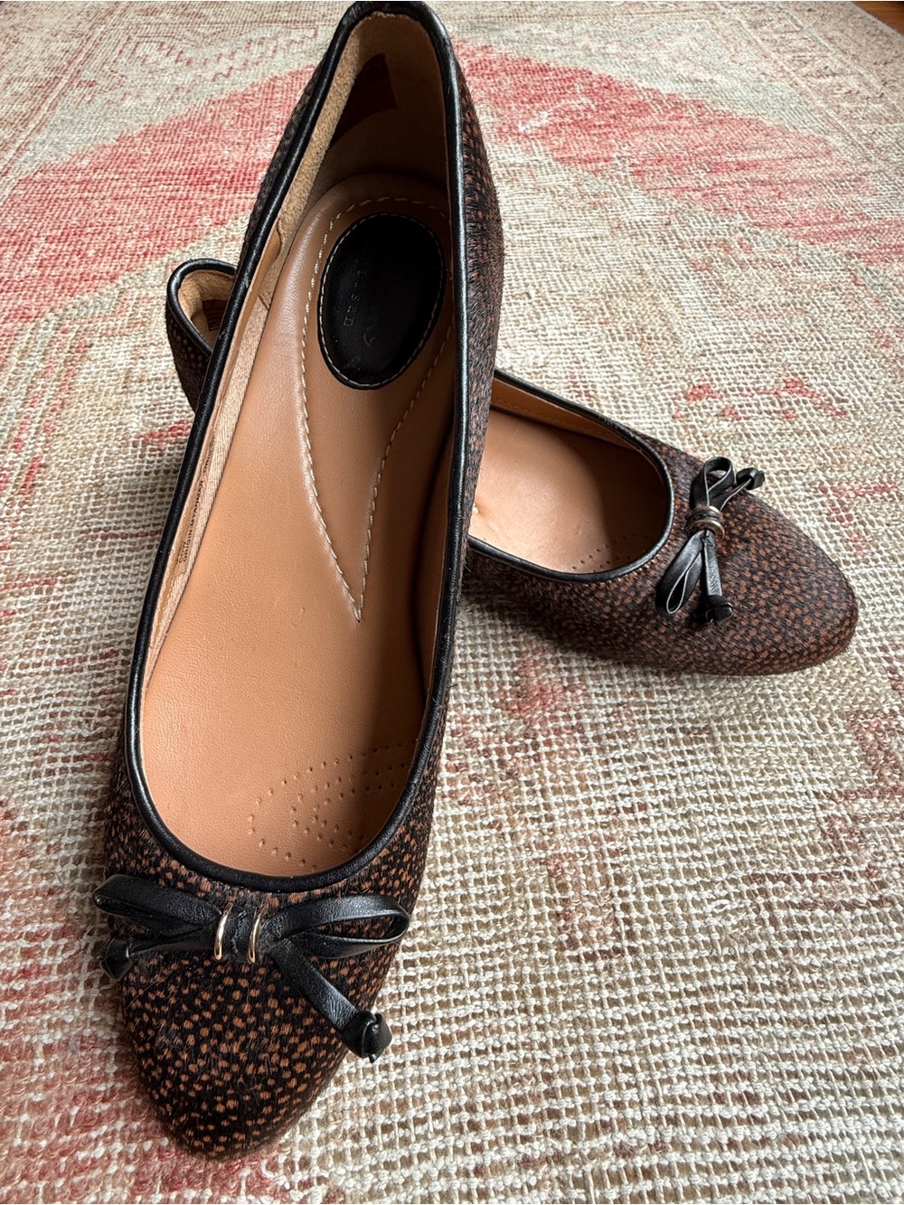 Clarks ballet flats animal print and real fur Pointed-Toe Bow